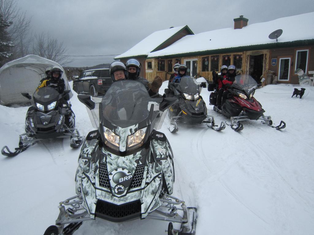 Le Gite Ambrelane Thetford Mines Exterior photo